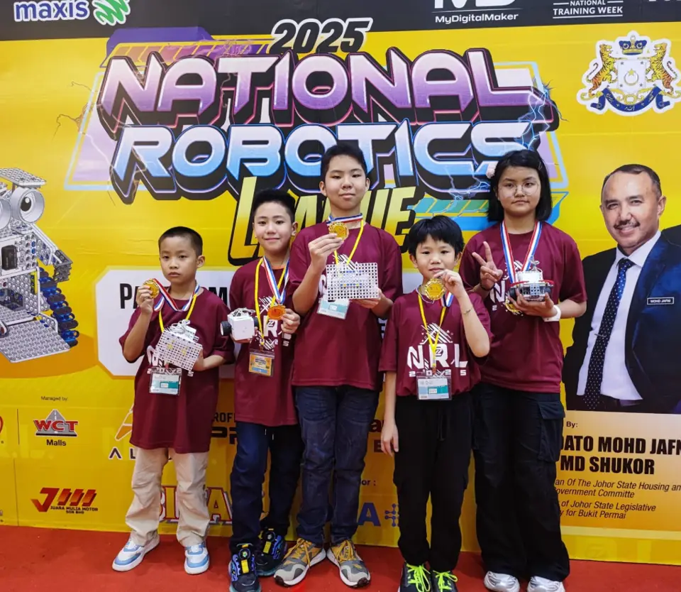 Kids robotics class Setia Alam — Zenius Tech students at robotics competition